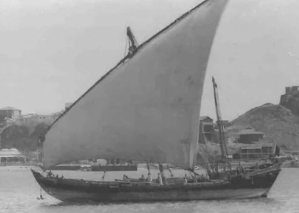 Historical image of Sharbatly Fruit's establishment and early fruit imports using Sanbooq fishing boats.